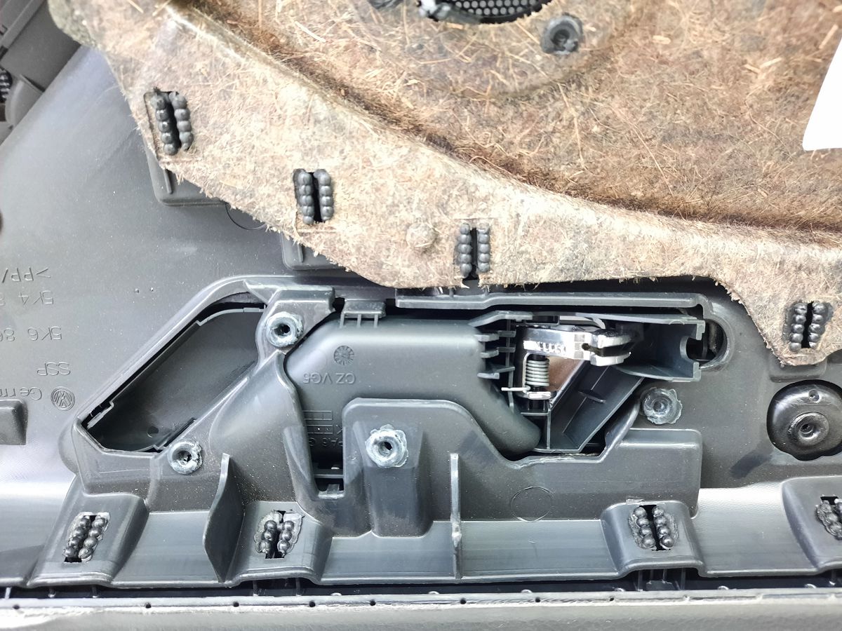 Golf Карта двери задней правой (черная) ткань (отсутствует накладка на ручке закрытия) Volkswagen Golf 5K6867222M0W 7