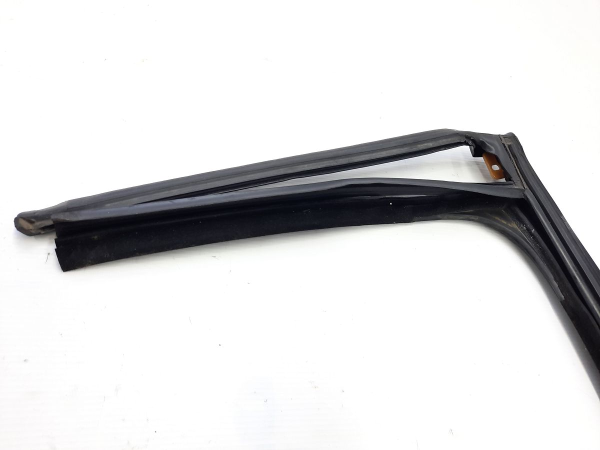 Malibu Напрямна гумка скла дверей задньої лівої Chevrolet Malibu 2013-2016 23478314 Chevrolet Malibu 3 Malibu Напрямна гумка скла дверей задньої лівої Chevrolet Malibu 2013-2016 23478314 Chevrolet Malibu 3