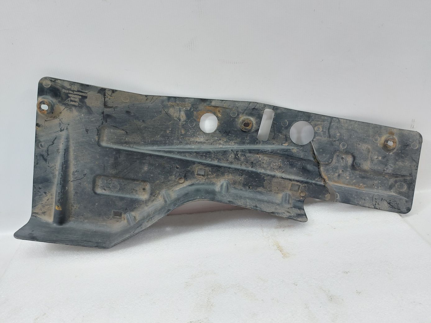 Malibu. Защита днища передняя левая Chevrolet Malibu 2013-2015 22789406 Chevrolet Malibu