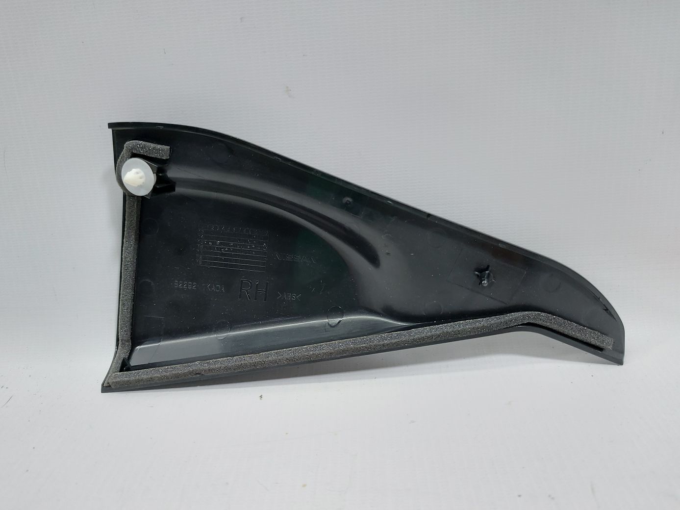 Juke Кутник дверей задньої правої внутрішній Nissan Juke 2011-2017 802921KA0A Nissan Juke 2 Juke Кутник дверей задньої правої внутрішній Nissan Juke 2011-2017 802921KA0A Nissan Juke 2