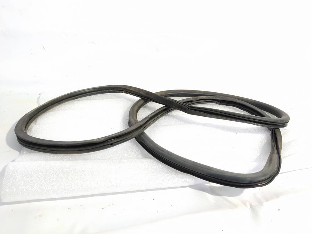 Dart Ущільнювальна гумка передніх правих дверей Dodge Dart 2013-2019 68082802AD Dodge Dart 6