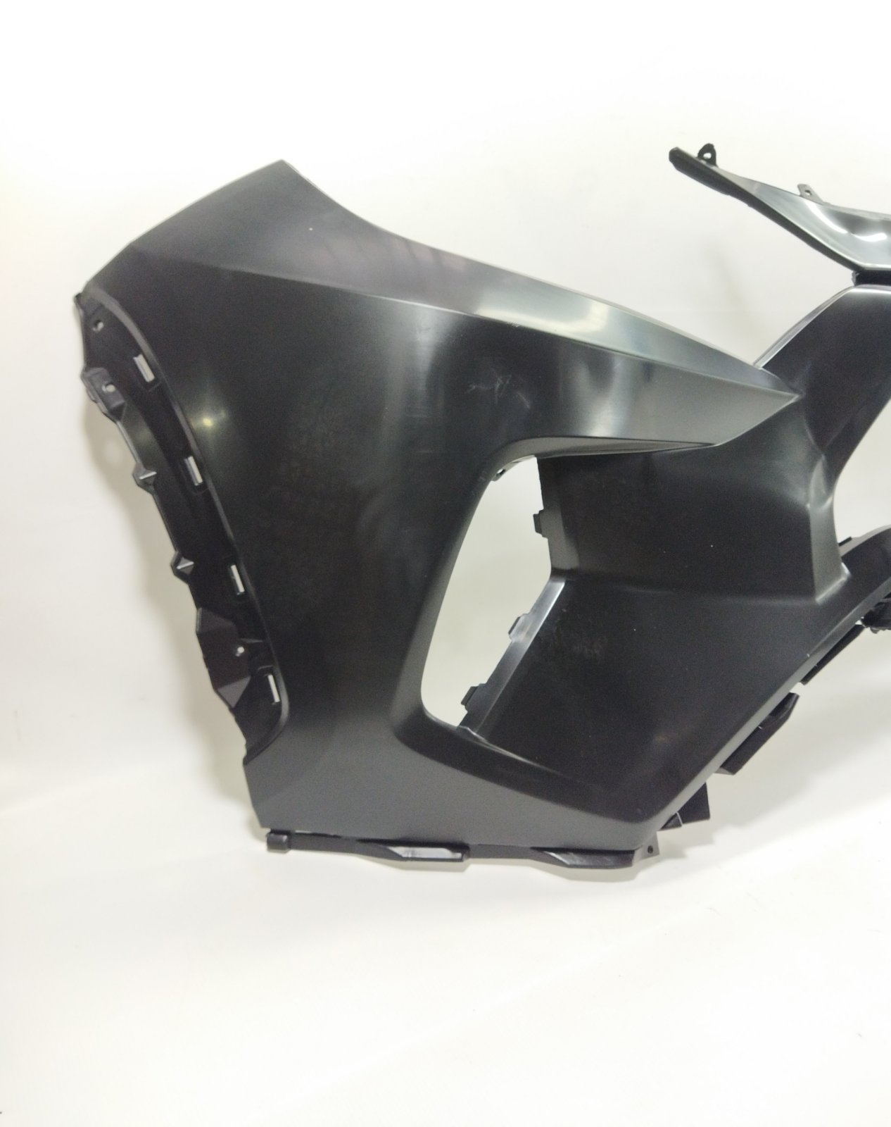 Товары с дефектами. Бампер передний (дефект креплений) Toyota RAV-4 2018-2021 521190R919 Toyota RAV-4