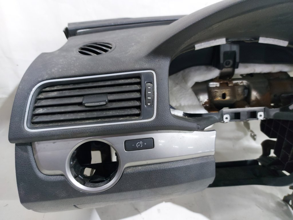 Passat s Торпеда Volkswagen Passat S 2012-2015 561857003L81X Volkswagen Passat S 3