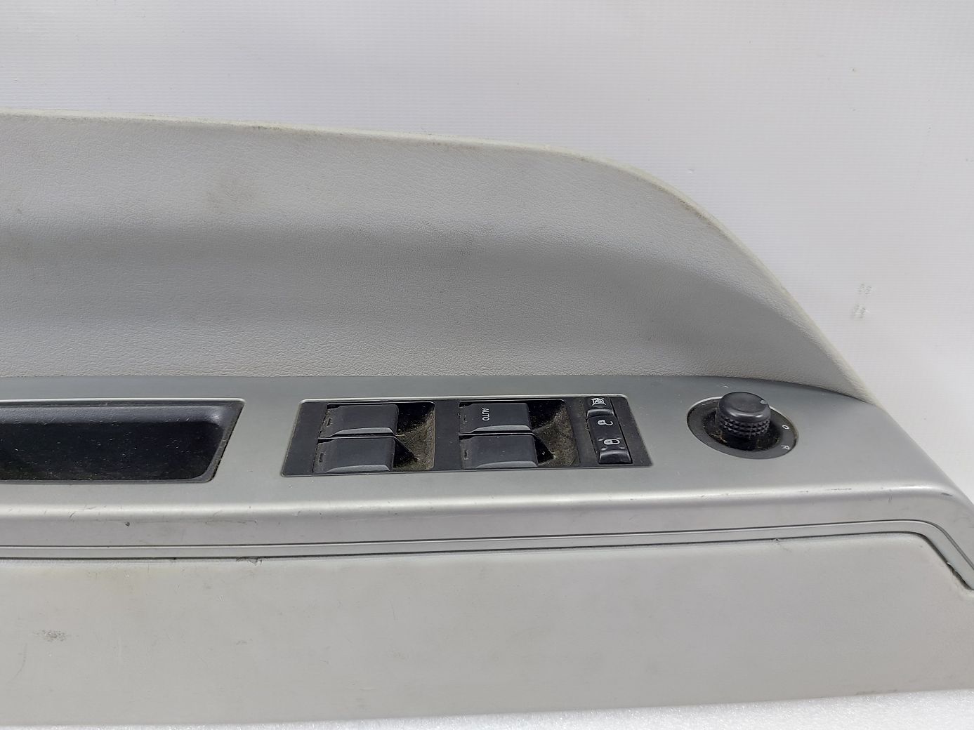 Compass Подлокотник двери передней левой с кнопками Jeep Compass 2009-2015 1JL891DVAB Jeep Compass 2