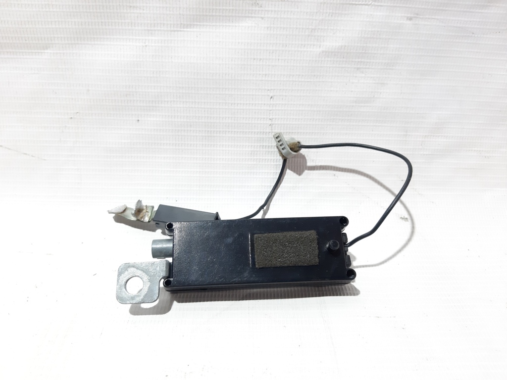 Cadenza Підсилювач радіоантени на заднє скло Kia CADENZA 2014-2016 962303R000 Kia CADENZA 3 Cadenza Підсилювач радіоантени на заднє скло Kia CADENZA 2014-2016 962303R000 Kia CADENZA 3