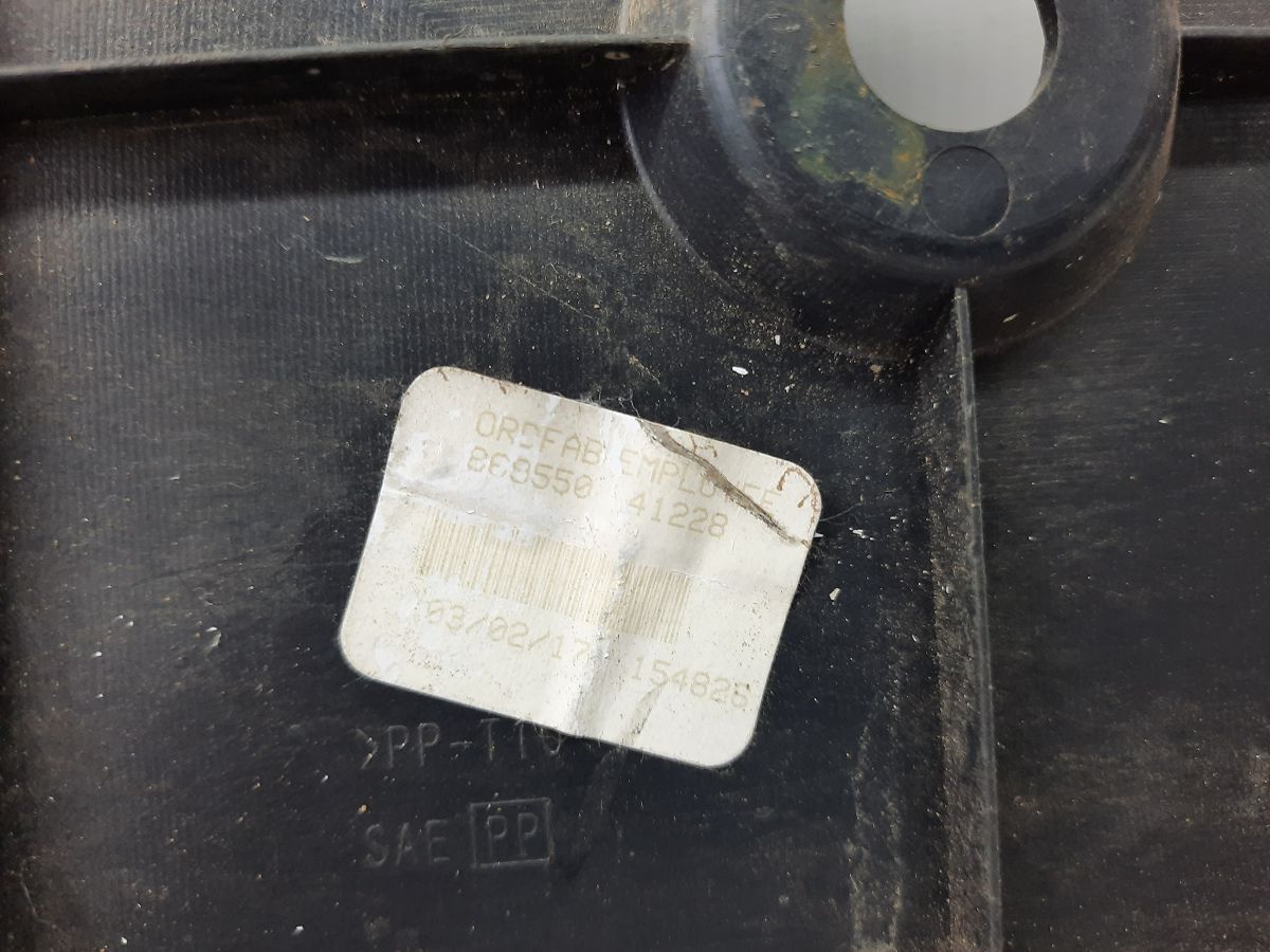 Sentra Накладка консолі центральної збоку ліва Nissan Sentra 2013-2019 689214AN0A Nissan Sentra 3