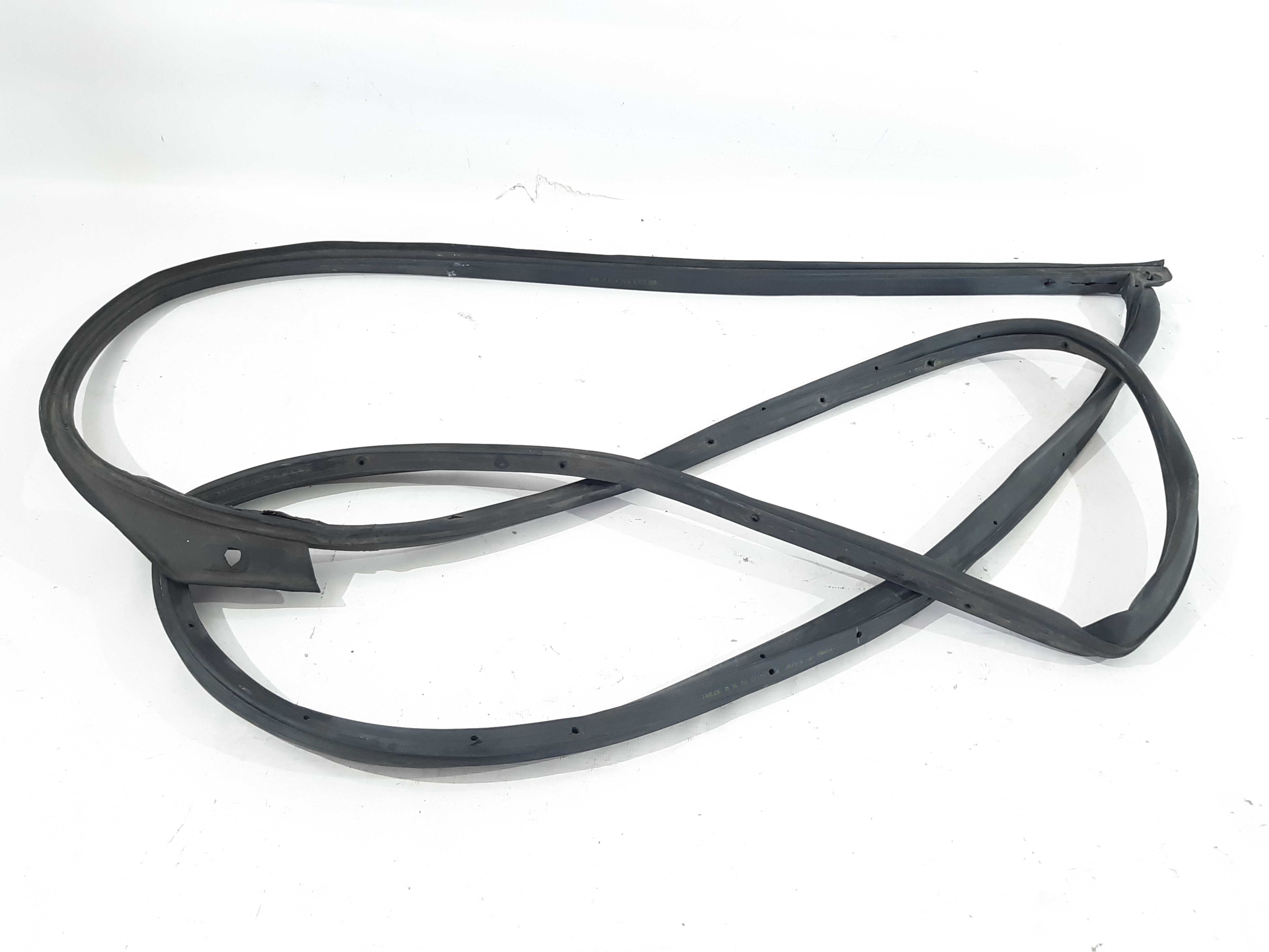 Sonata Уплотнитель двери передней левой Hyundai Sonata 2011-2015 821303S000 Hyundai Sonata 4