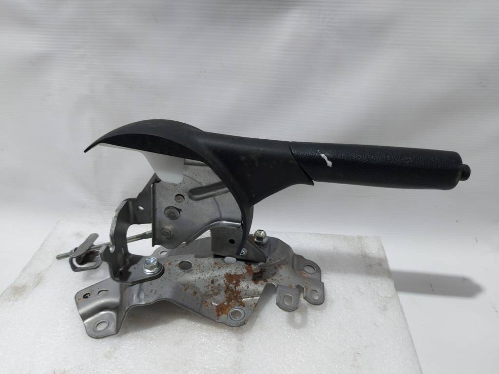 Prius c. Ручник гальма стоянки Toyota Prius C 2012-2019 4620152140C0 Toyota Prius C