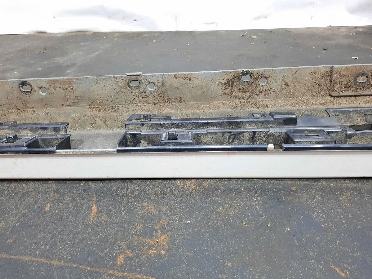 328i xdrive Поріг лівий (пластик) BMW 328i xDrive 2013-2016 51777312751 BMW 328i xDrive 9