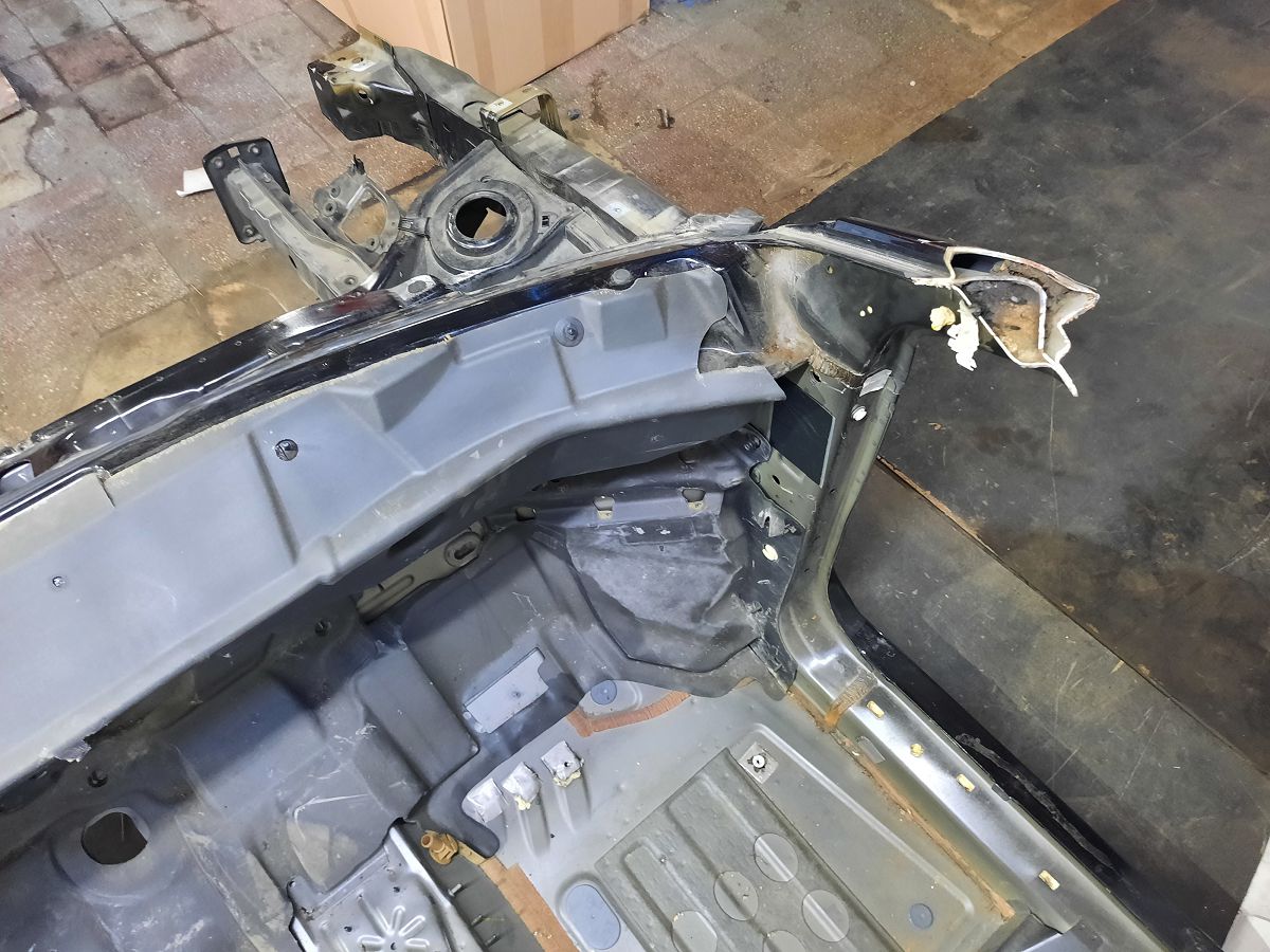 Dart Четверть передняя правая со стаканом Dodge Dart 2013-2019 68105062AB Dodge Dart 7