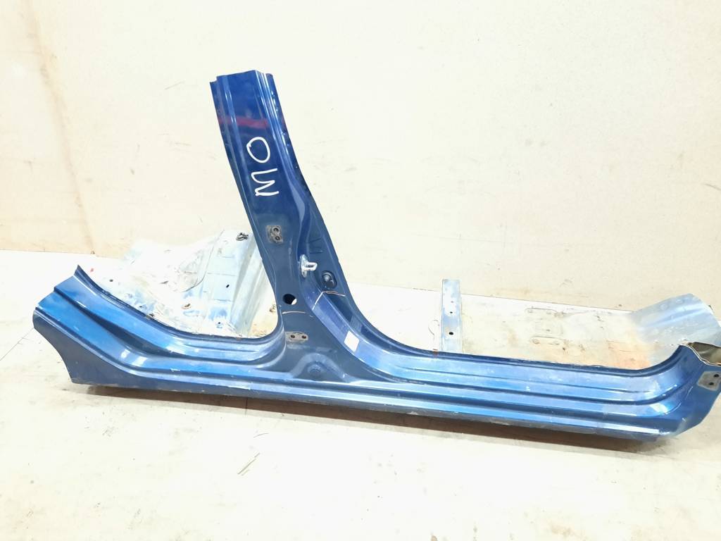 Insight. Поріг правий (стійкий) металевий центральний Honda Insight 2012-2014 64220TM8A50ZZ Honda Insight