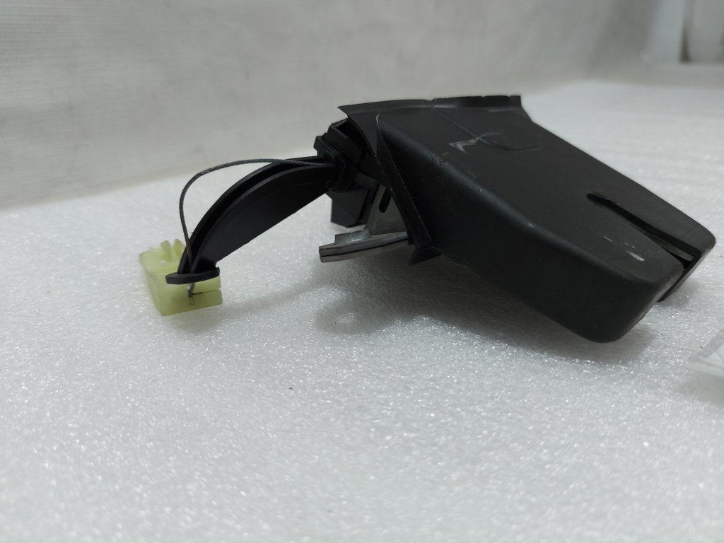 Focus Замок кришки багажника Ford Focus 2010-2011 AS4Z5443200A Ford Focus 2