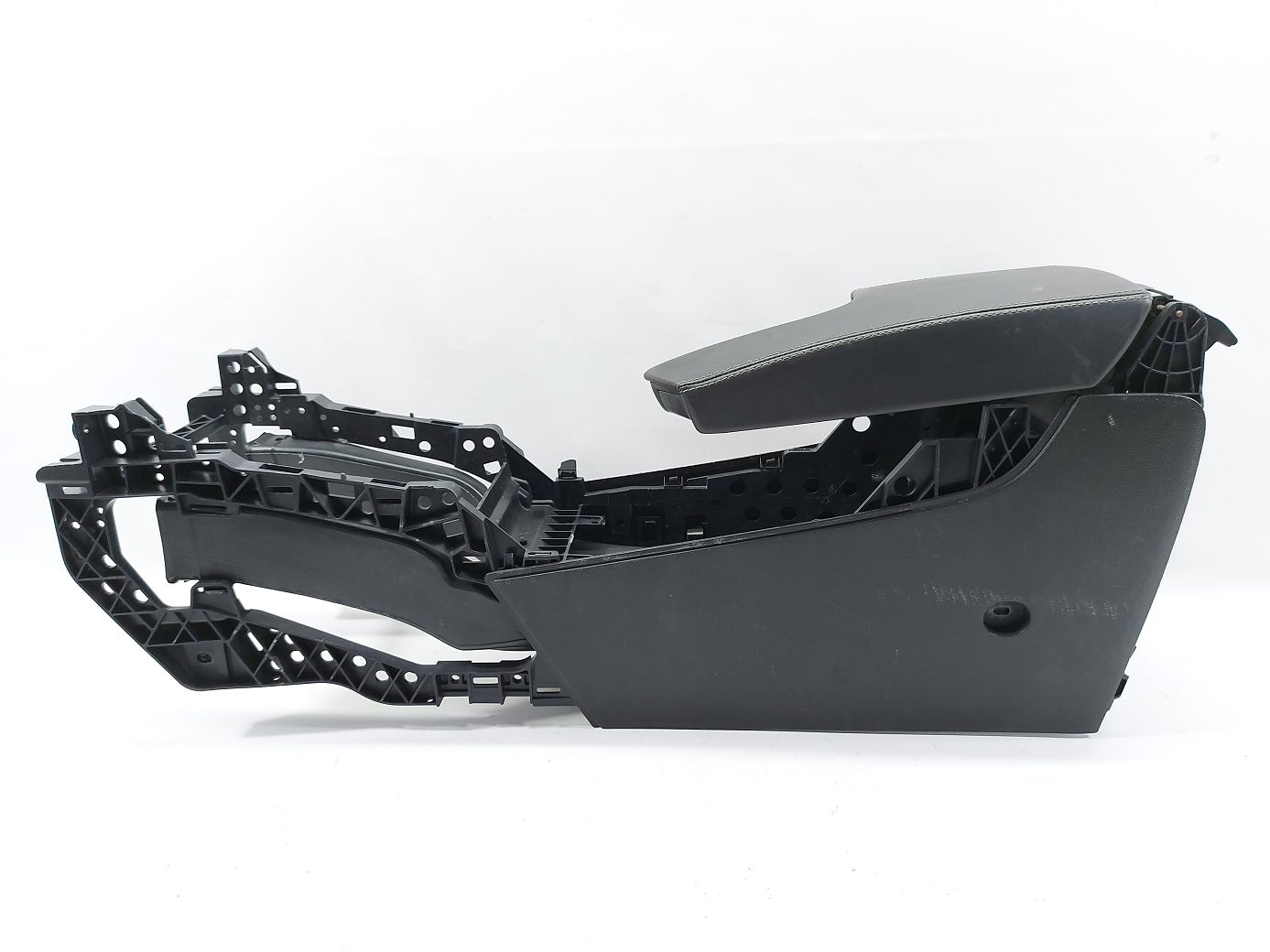 Regal. Консоль центральна Buick Regal 2012-2017 22742366 Buick Regal
