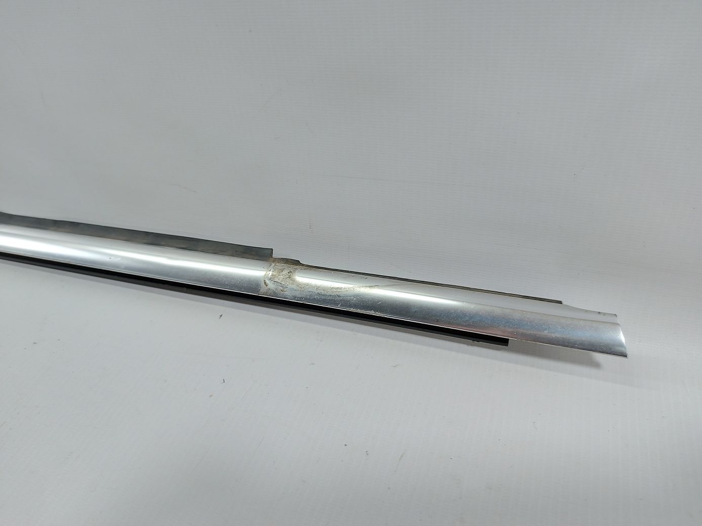 Tiguan Ущільнювальна гумка скла двері передньої правої зовнішня Volkswagen Tiguan 2009-2018 5N0837478A5AP Volkswagen Tiguan 2 Tiguan Ущільнювальна гумка скла двері передньої правої зовнішня Volkswagen Tiguan 2009-2018 5N0837478A5AP Volkswagen Tiguan 2