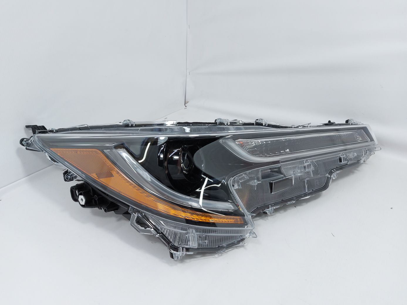 Фари головного світла. Фара передня права (LE) Toyota Corolla 2019-2021 8111002S30 Toyota Corolla Фари головного світла. Фара передня права (LE) Toyota Corolla 2019-2021 8111002S30 Toyota Corolla