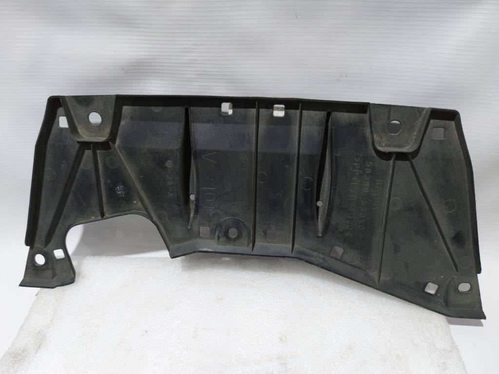 Prius c Захист днища бампера заднього Toyota Prius C 2012-2019 5839952010 Toyota Prius C 3