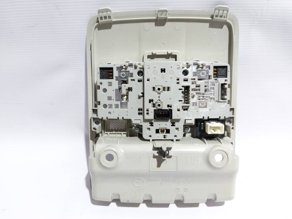 3 Плафон освещения салона передний Mazda 3 2009-2018 EG2151310A75 Mazda 3 11