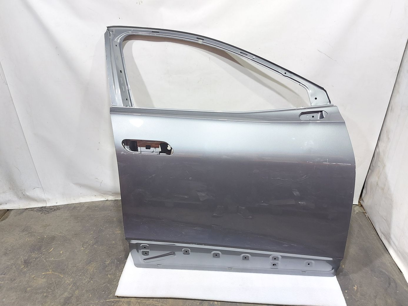 Двери. Дверь передняя правая (темно-серая) Volkswagen ID.6 `2021 Volkswagen ID.6 Двери. Дверь передняя правая (темно-серая) Volkswagen ID.6 `2021 Volkswagen ID.6