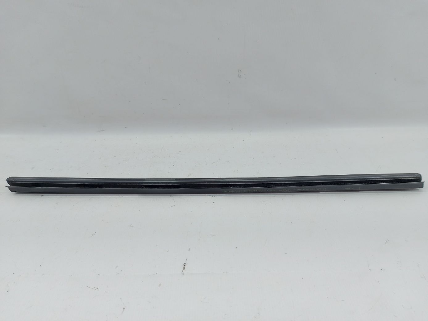 Avenger Ущільнювальна гумка скла передньої лівої двері внутрішня Dodge Avenger 2008-2014 5074013AC Dodge Avenger 2