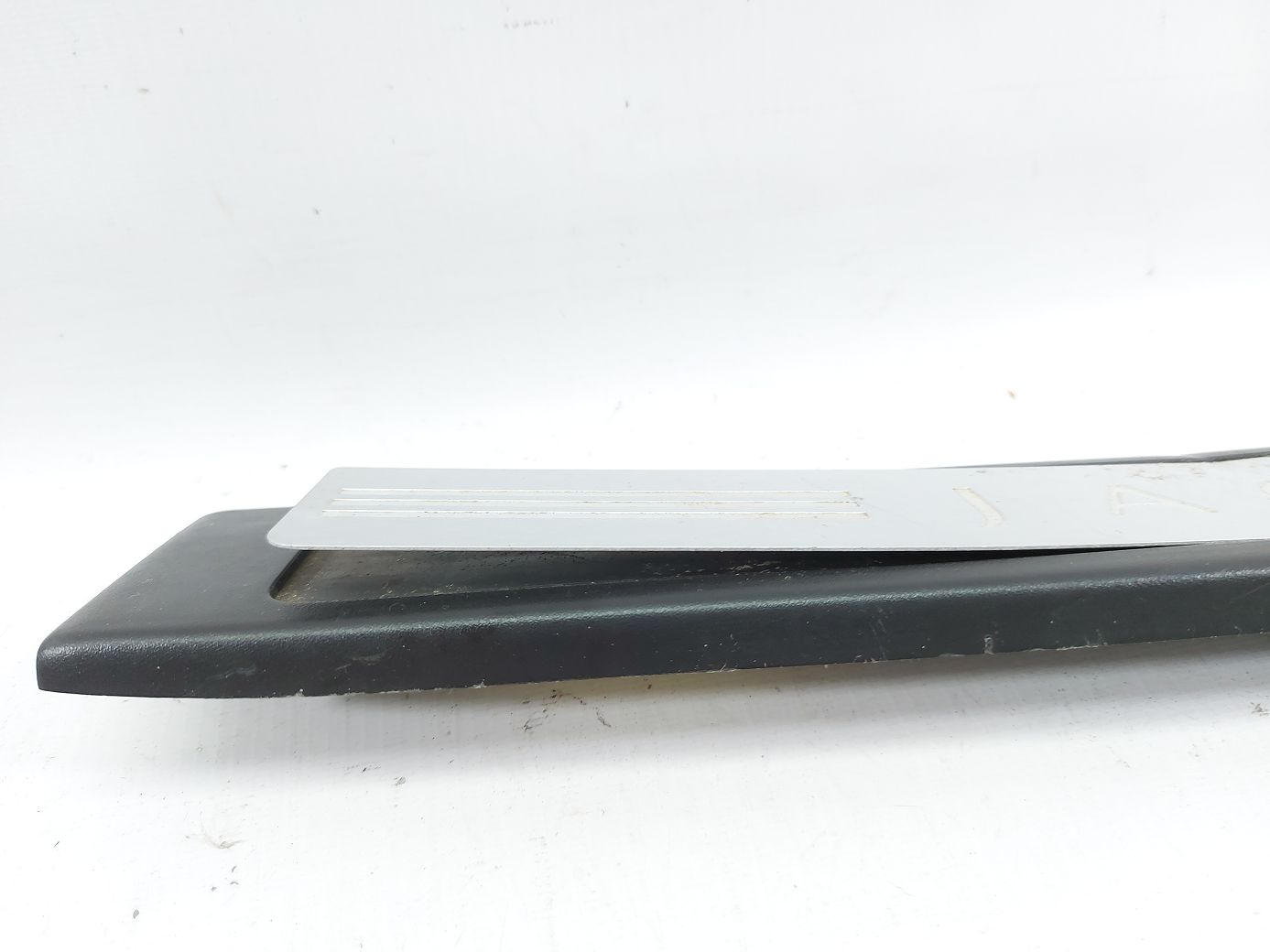 Xf Накладка порогу переднього правого Jaguar XF 2010-2015 C2Z27889AMS Jaguar XF 4