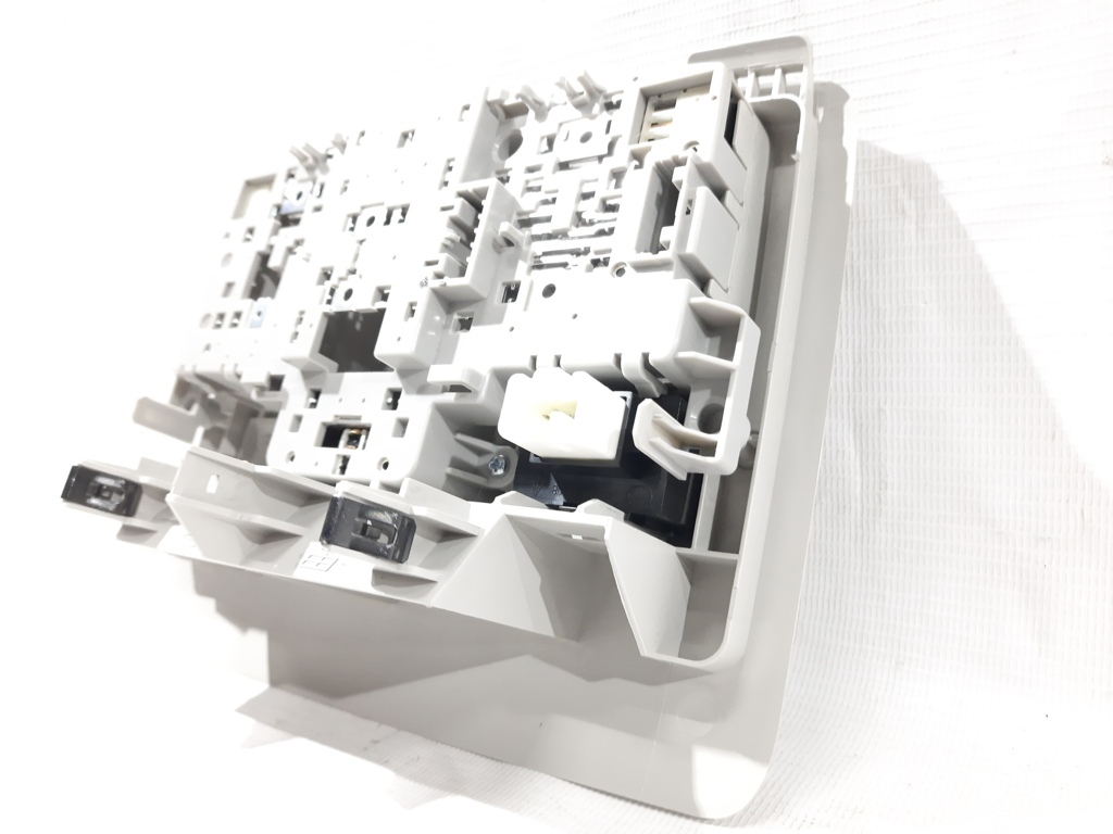 3 Плафон освещения салона передний Mazda 3 2009-2018 EG2151310A75 Mazda 3 18