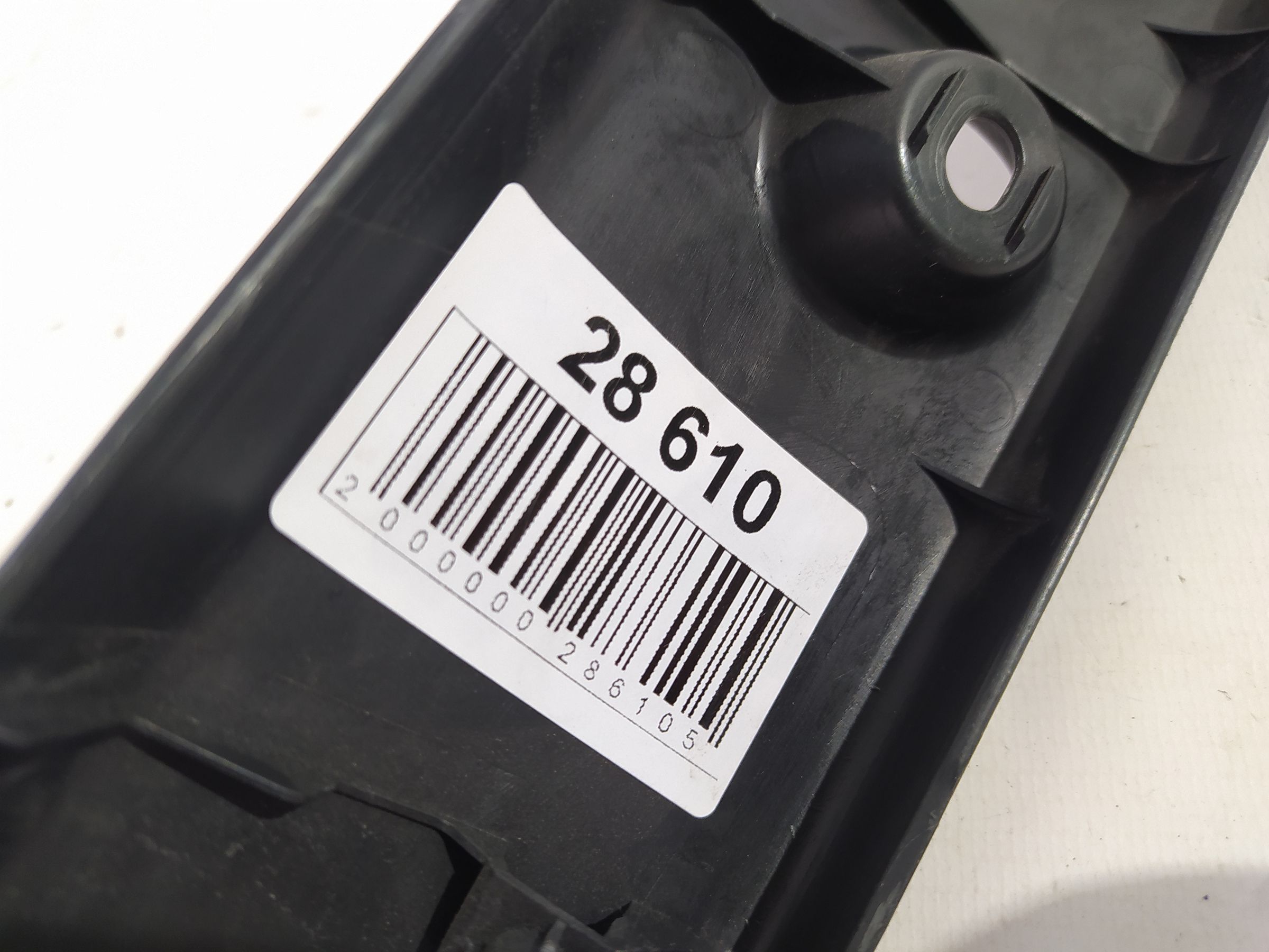 Juke Накладка крышки багажника Nissan Juke 2011-2017 909031KA0A Nissan Juke 3