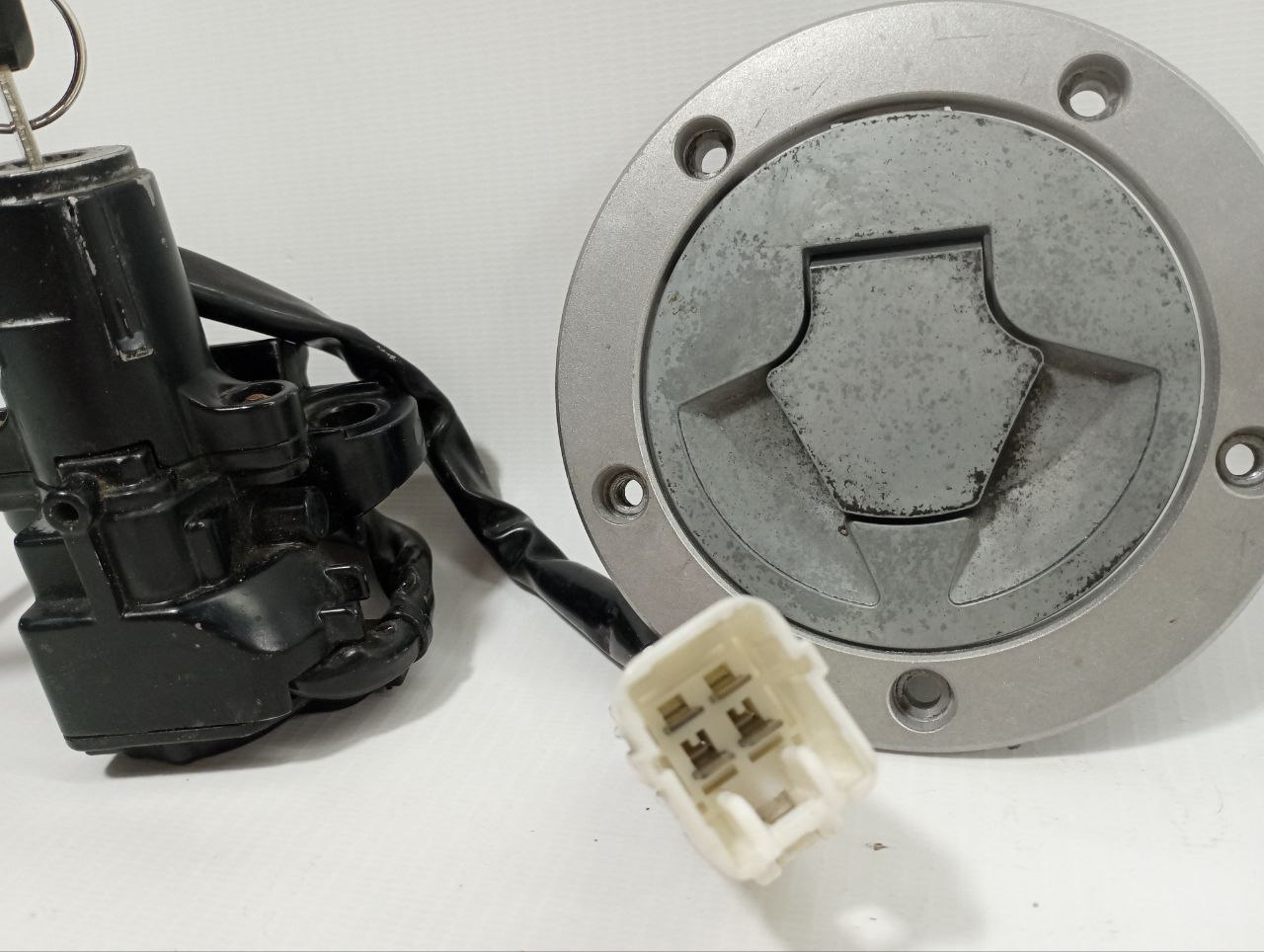 En-650d Замок запалювання в колі з кришкою паливного бака Kawasaki EN-650 D 2017 270050595 Kawasaki EN-650 D 3