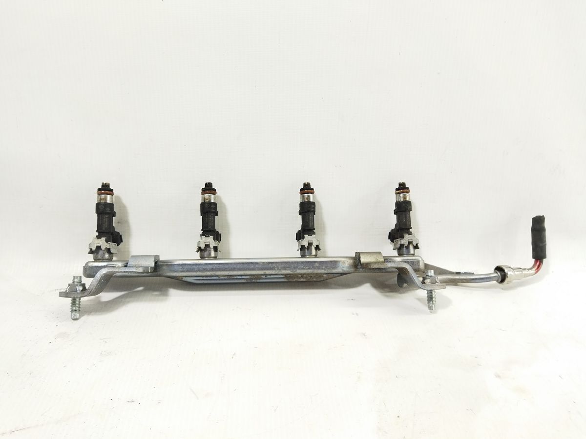 Sentra. Паливна рейка з форсунками Nissan Sentra 2013-2019 175203RC2A Nissan Sentra