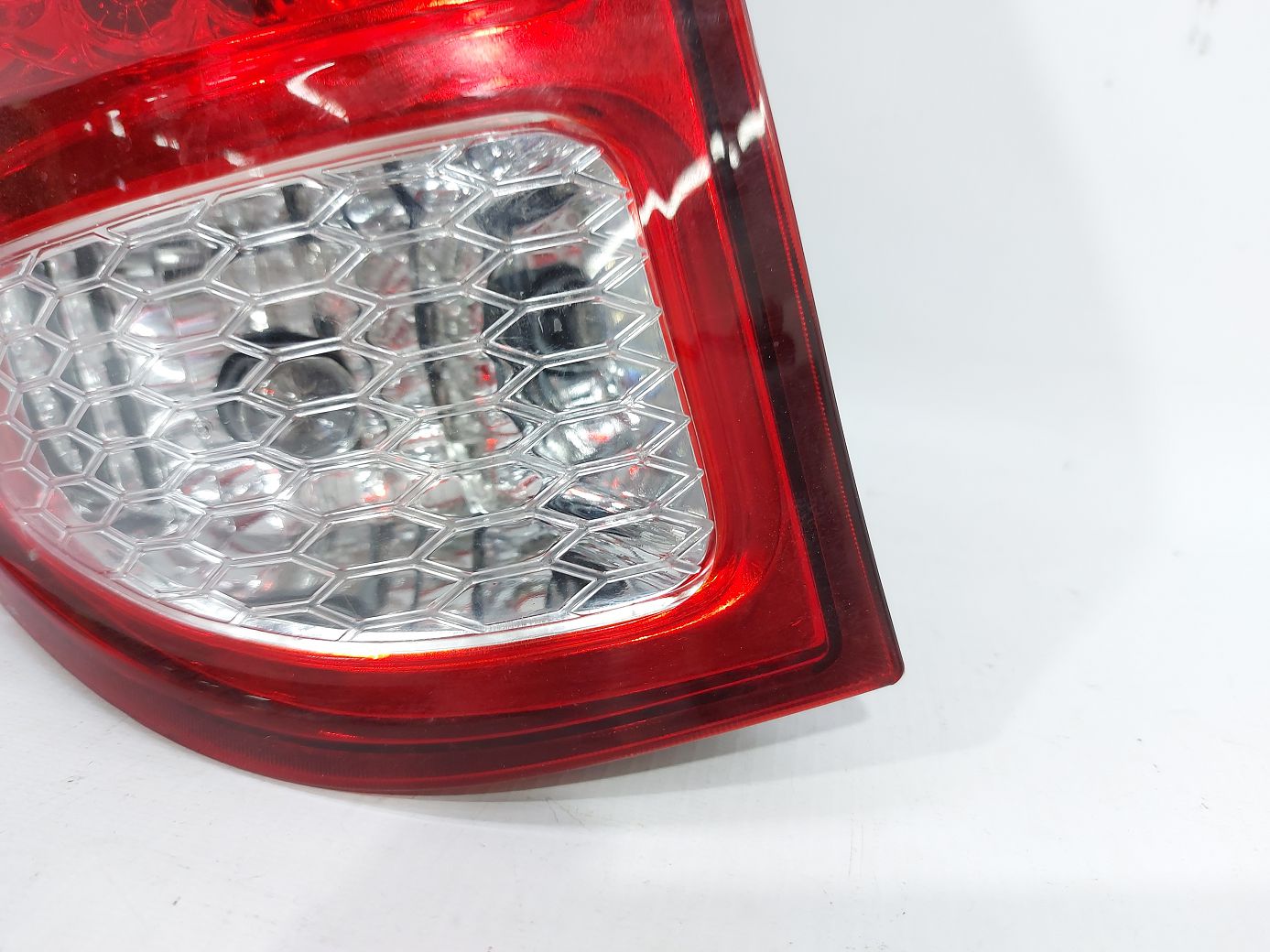 Товари з дефектами Ліхтар задній лівий (тріщина DEPO) Dodge Grand Caravan 2011-2020 5182533AF Dodge Grand Caravan 6