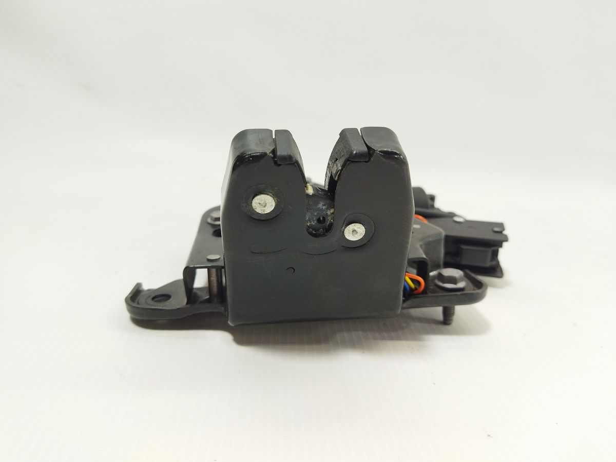 Model 3 Замок крышки багажника Tesla Model 3 2020-2024 109230000E Tesla Model 3 4