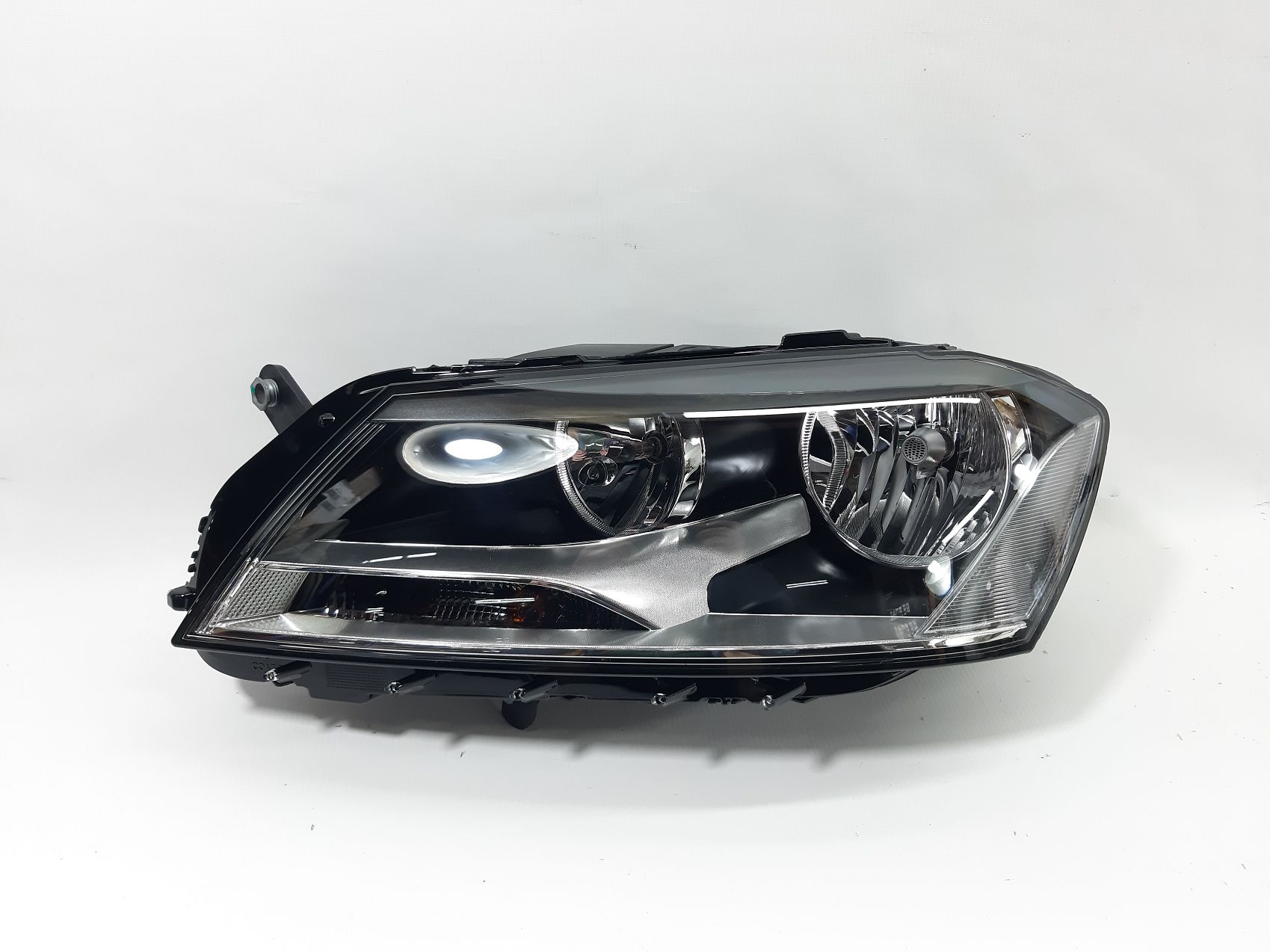Фари головного світла. Фара передня ліва (EUR) Volkswagen В7 2012-2015 3AB941005