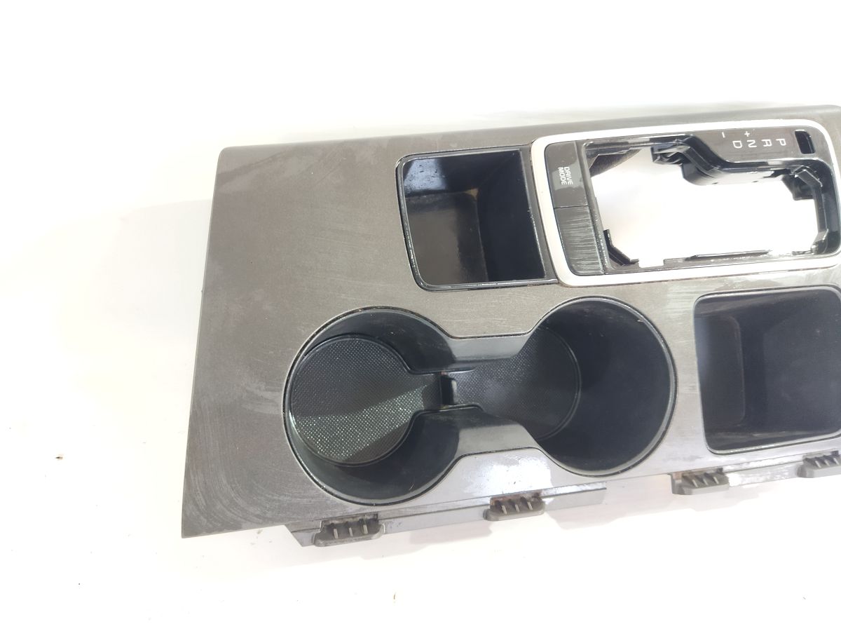 Optima Підсклянник центральної консолі Kia Optima 2016-2020 84650D5010JG7 Kia Optima 2