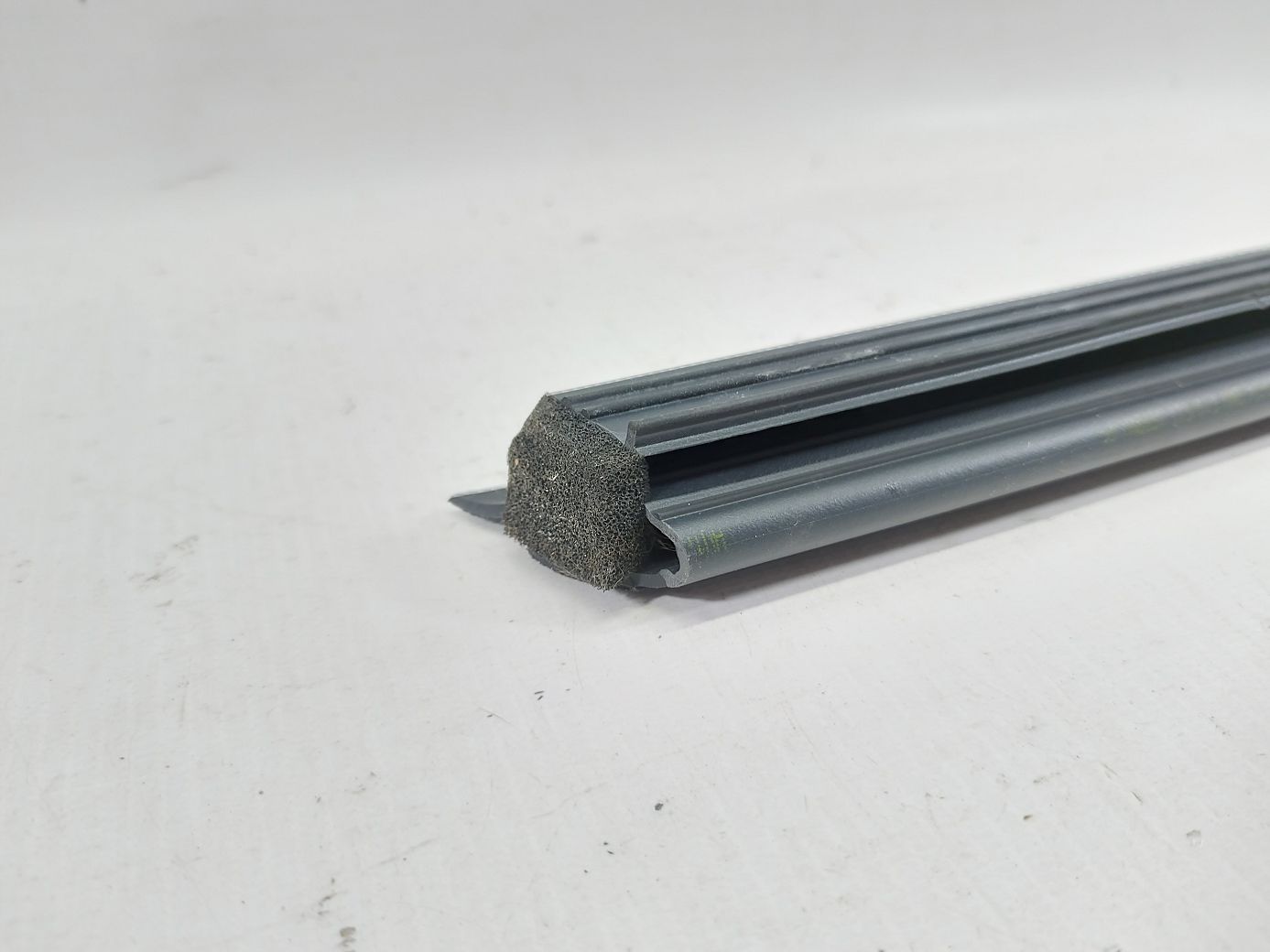 5 series Уплотнительная резинка стекла двери передней левой внутренняя BMW 5 series 2011-2016 51337182277 BMW 5 series 3