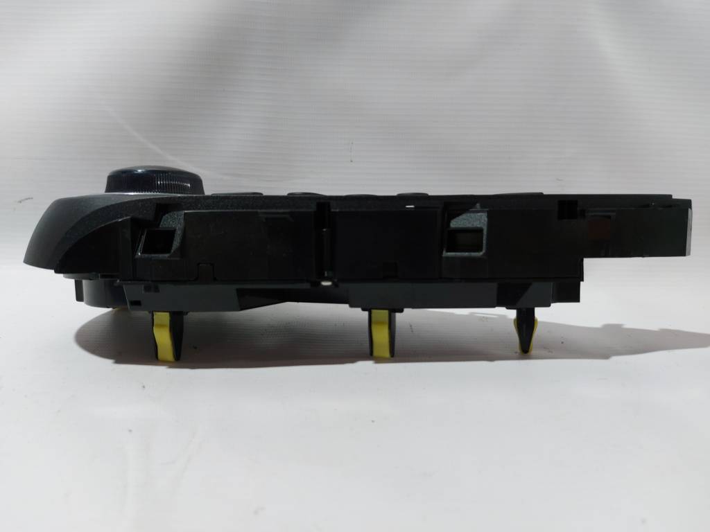 Prius c Кнопки управління клімат-контролем Toyota Prius C 2012-2014 5590052740 Toyota Prius C 3