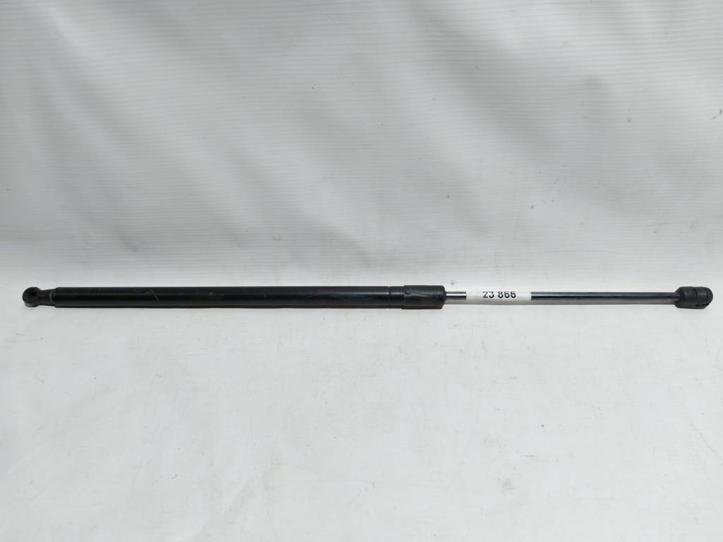 3. Амортизатор крышки багажника левый Mazda 3 2014-2018 BJT663620A Mazda 3