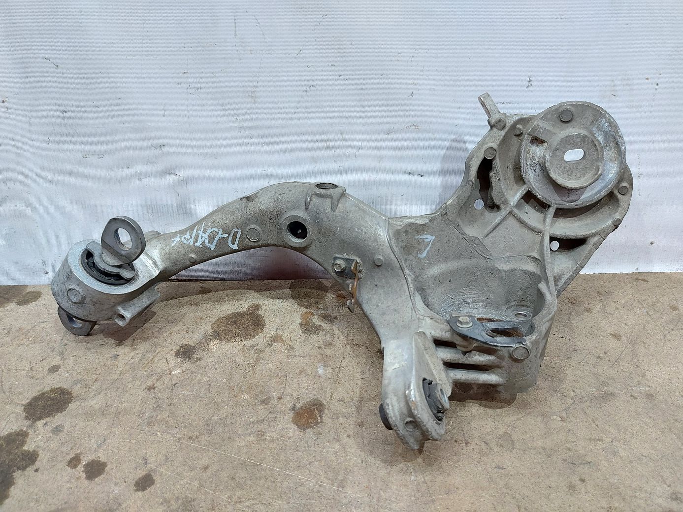 Dart Поворотный кулак задний левый Dodge Dart 2013-2019 68204867AC Dodge Dart 21