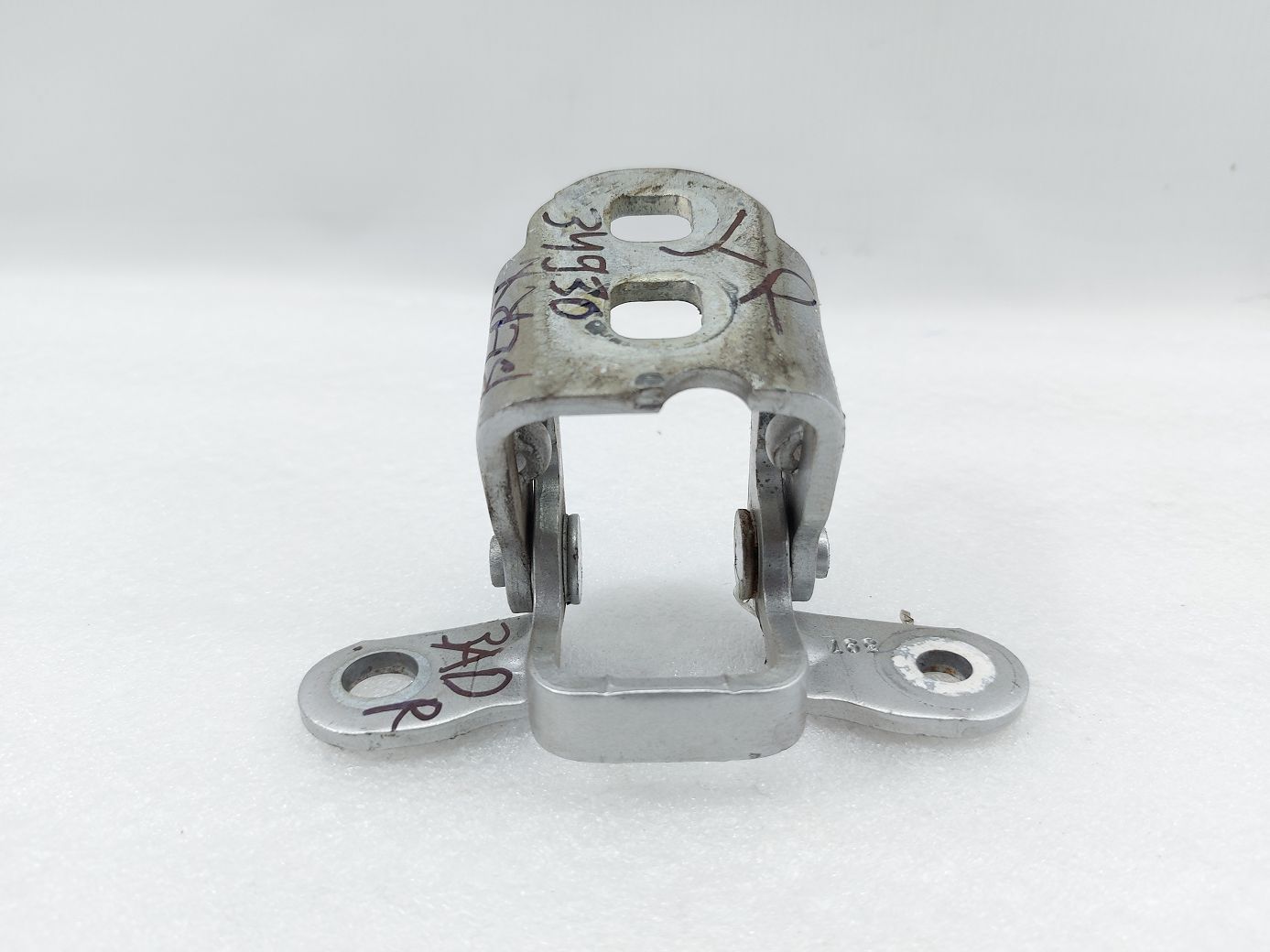 Patriot. Петля дверей задньої правої верхня Jeep Patriot 2007-2017 5074256AB Jeep Patriot