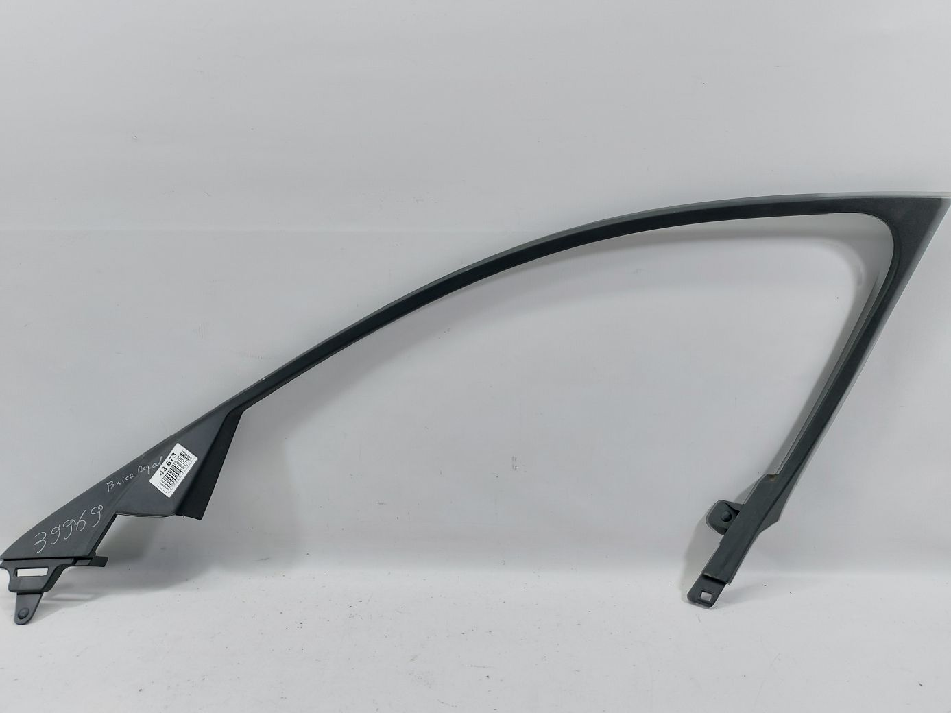 Regal. Накладка арки двері передньої правої Buick Regal 2013-2018 23242707 Buick Regal