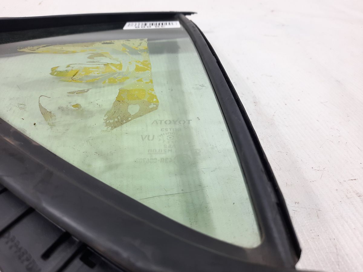 Prius Форточка (скло) двері задньої правої Toyota Prius 2012-2019 6812352190 Toyota Prius 5
