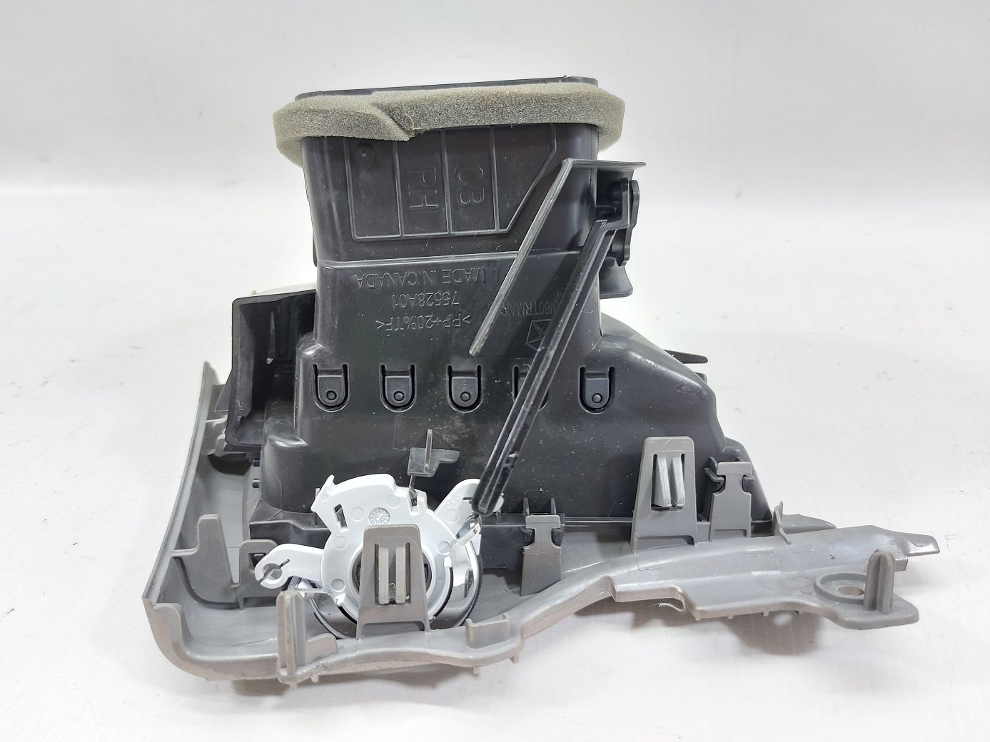 Cherokee Воздуховод торпеды правый Jeep Cherokee 2014-2018 75528A01 Jeep Cherokee 4