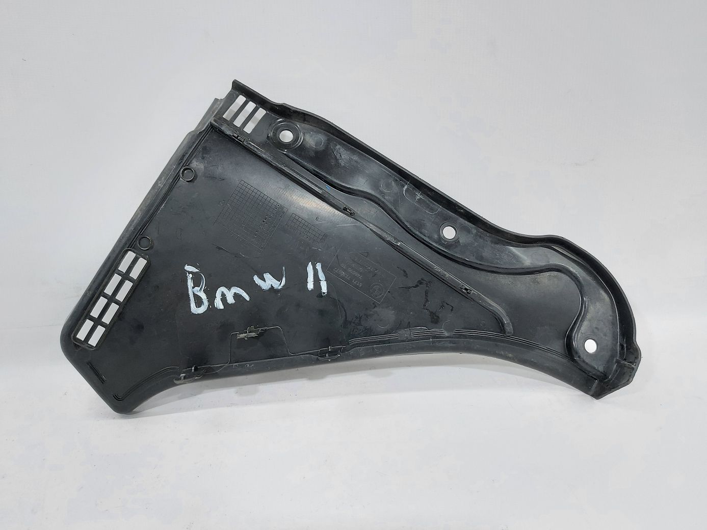 5 series Накладка водостока под лобовое стекло боковая левая BMW 5 series 2011-2019 51717216977 BMW 5 series 2