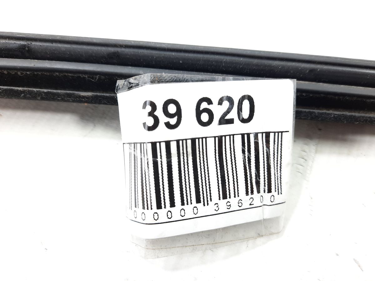 Compass Ущільнювальна гумка скла двері передньої правої внутрішня Jeep Compass 2007-2017 5074654AD Jeep Compass 3