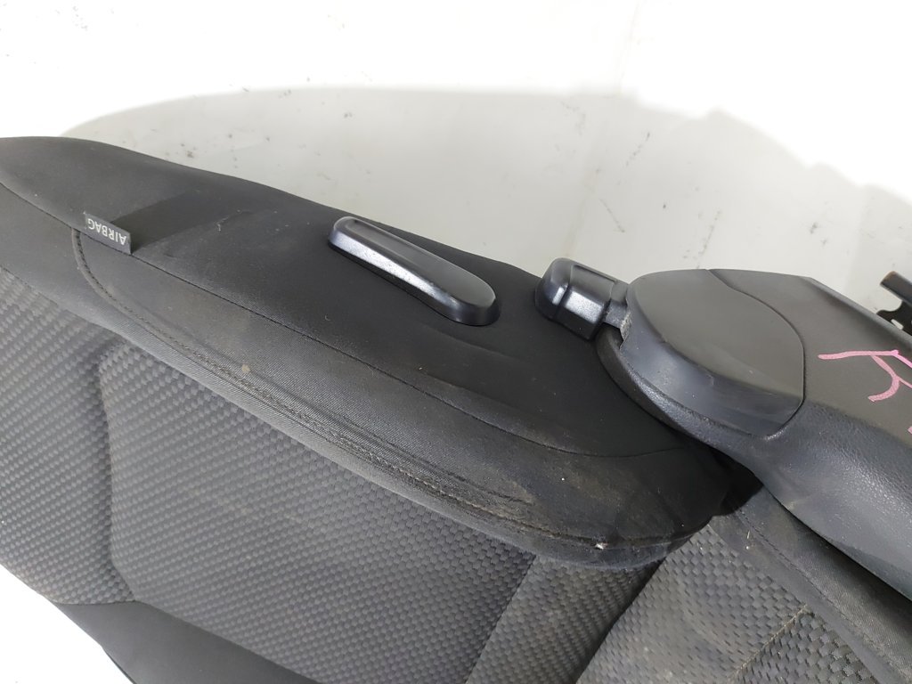 Passat s Сидіння водія Volkswagen Passat S 2011-2018 5C6881105G Volkswagen Passat S 7