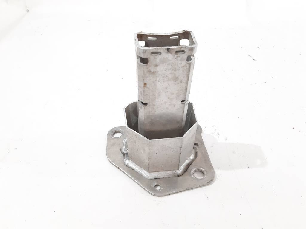 Dart Кронштейн усилителя переднего правый Dodge Dart 2013-2019 68187810AA Dodge Dart 12
