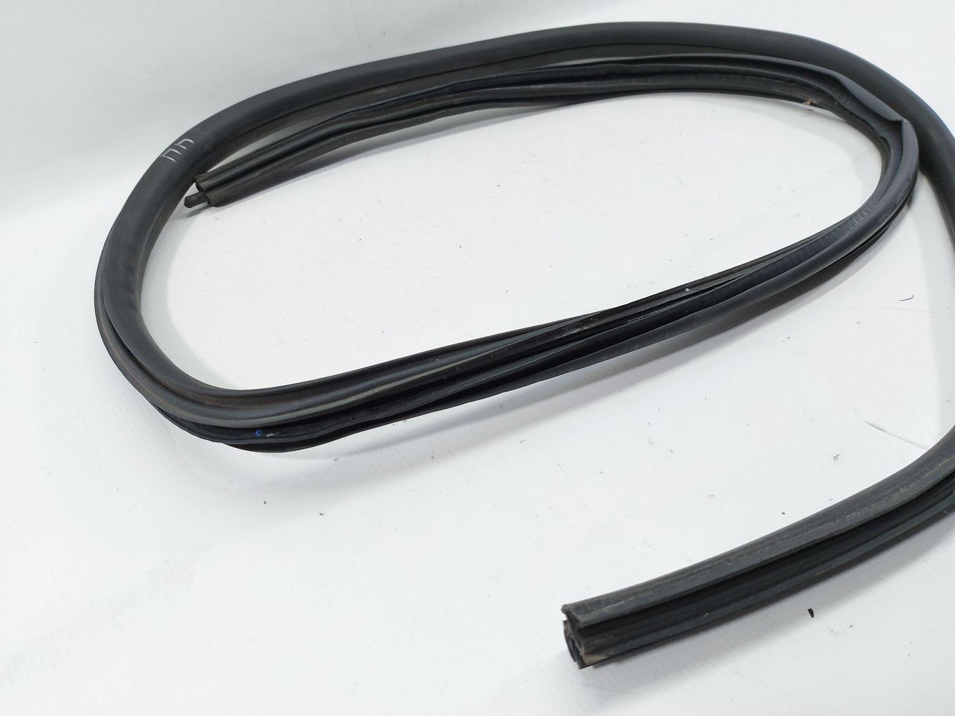 Hhr Ущільнювальна гумка дверей передньої правої Chevrolet HHR 2006-2011 19207675 Chevrolet HHR 3