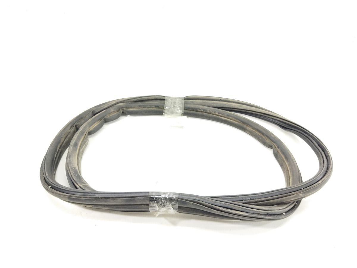 Model 3 Резинка (уплотнитель) крышки багажника Tesla Model 3 2020-2024 109106900E Tesla Model 3 2