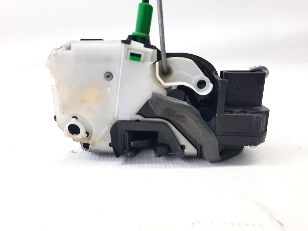 Volt Замок дверей задньої правої Chevrolet Volt 2011-2015 13503786 Chevrolet Volt 4