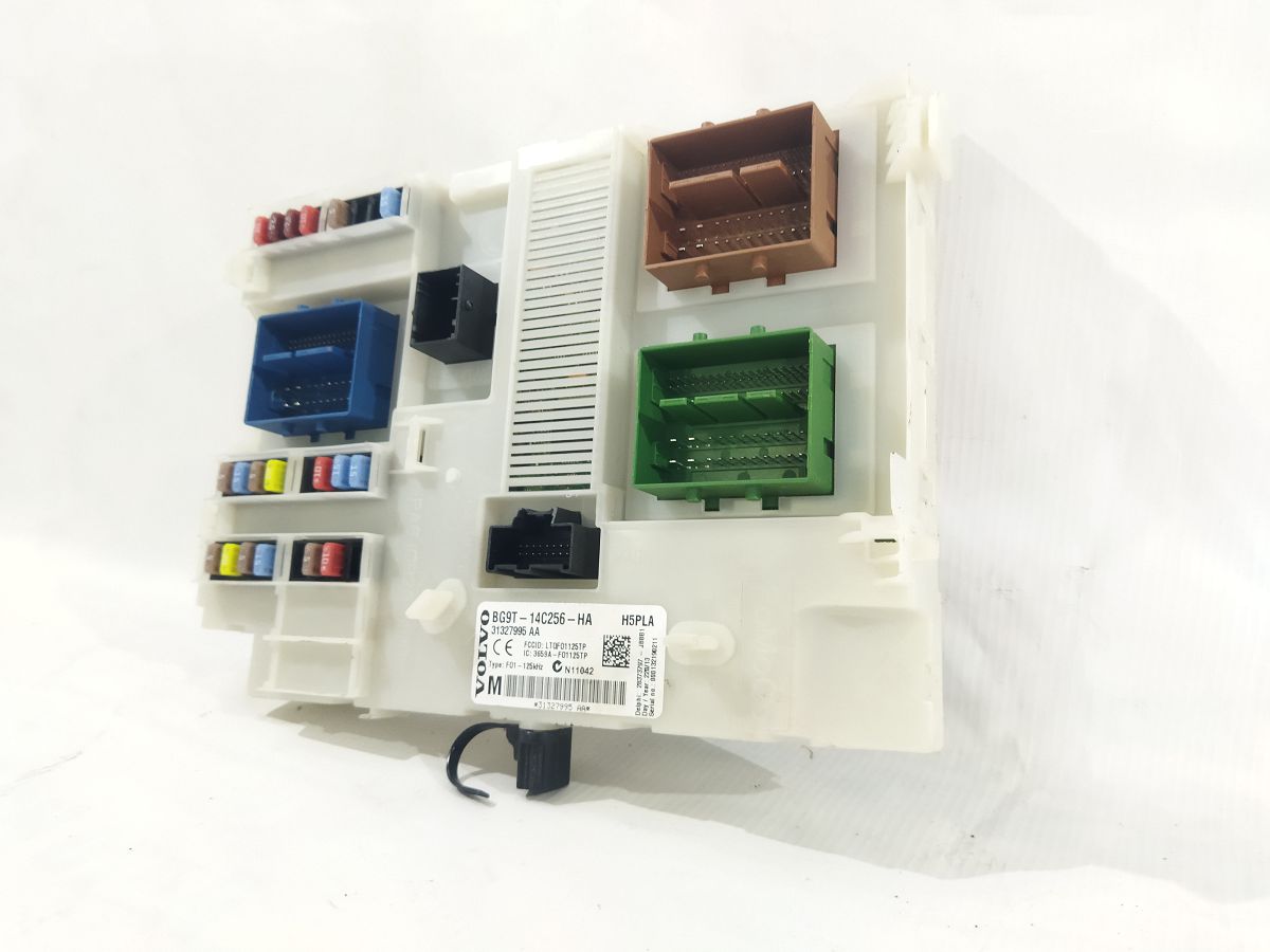 S60 Блок предохранителей салона Volvo S60 2011-2018 28373797 Volvo S60 3