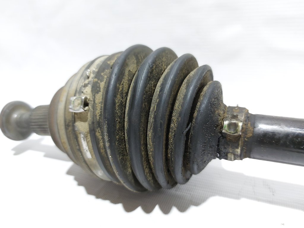 Passat s Піввісь передня ліва (пильник розірваний) Volkswagen Passat S 2012-2014 561407271AE Volkswagen Passat S 3