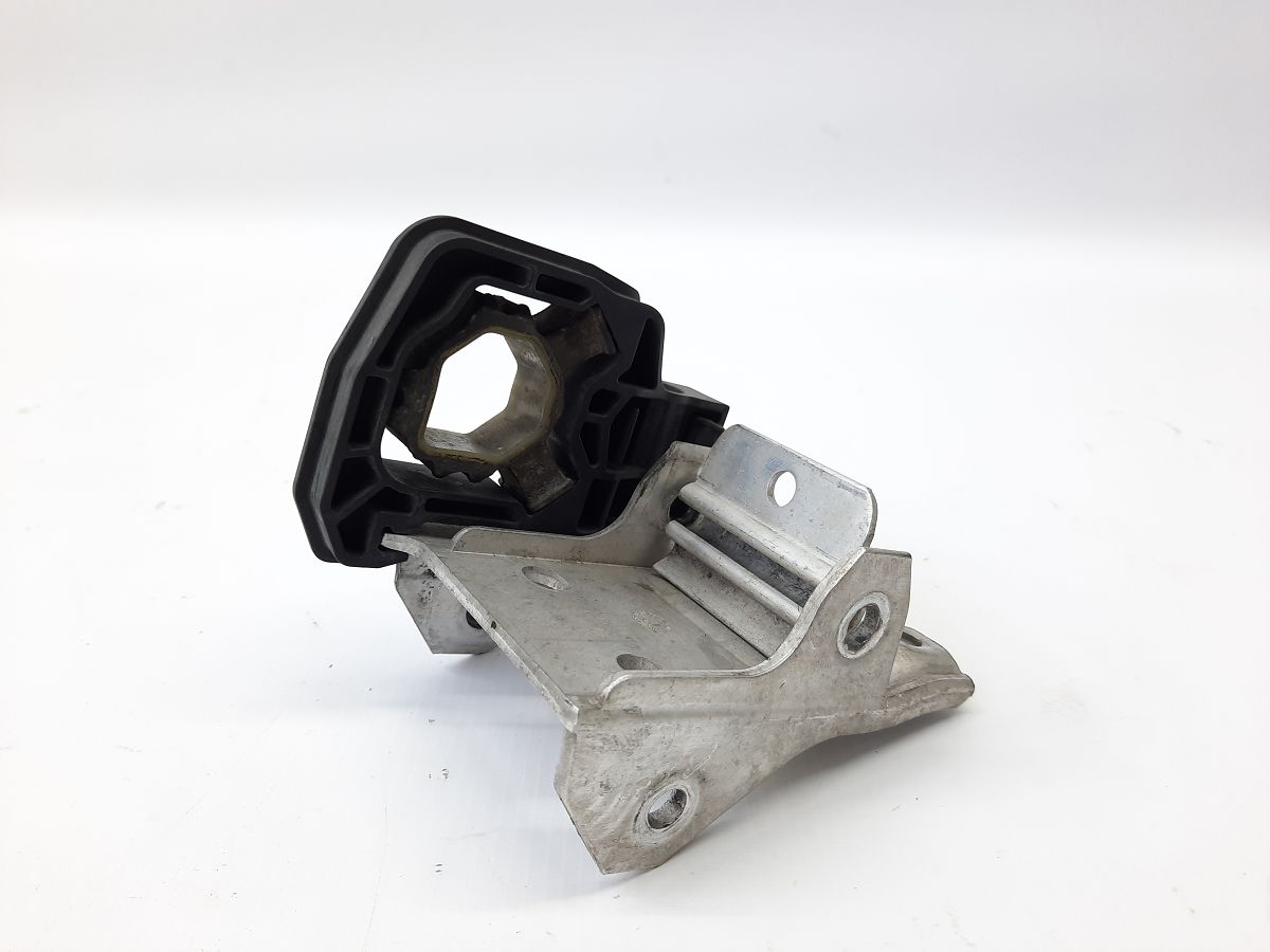 5 series. Опора радіатора ліва BMW 5 series 2011-2019 17117575247 BMW 5 series